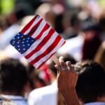 Governo Trump amplia processos para retirar cidadania americana de naturalizados e gera debate jurídico nos EUA